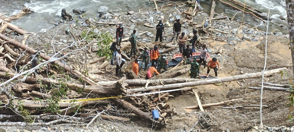 Tim Gabungan Temukan 6 Korban Banjir Bandang di Pegunungan Arfak, Pencarian Dilanjutkan Hari Ini