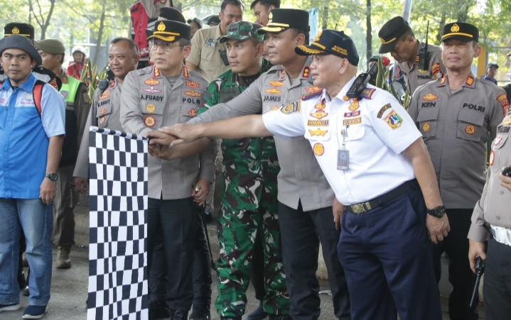Ribuan Buruh DPC SP LEM SPSI Jakarta Utara Bergerak Damai Menuju Monas Peringati May Day 2025