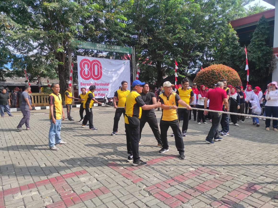 Polsek Bekasi Barat Raih Juara 1 Lomba Tarik Tambang dalam Rangka HUT Kemerdekaan RI ke-80 Tingkat Kecamatan Bekasi Barat