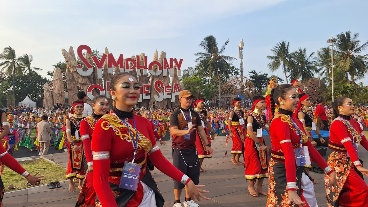 Spektakuler! 2.713 Penari Kolosal Tari Jali-Jali Betawi Cetak Rekor MURI