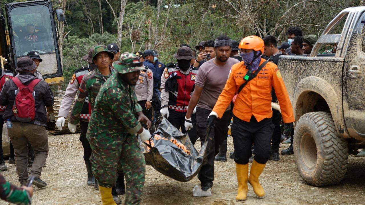 Hari Ke-5 Penanganan Banjir Bandang, Karo Ops Polda Papua Barat Tinjau Lokasi Bencana di Pegunungan Arfak