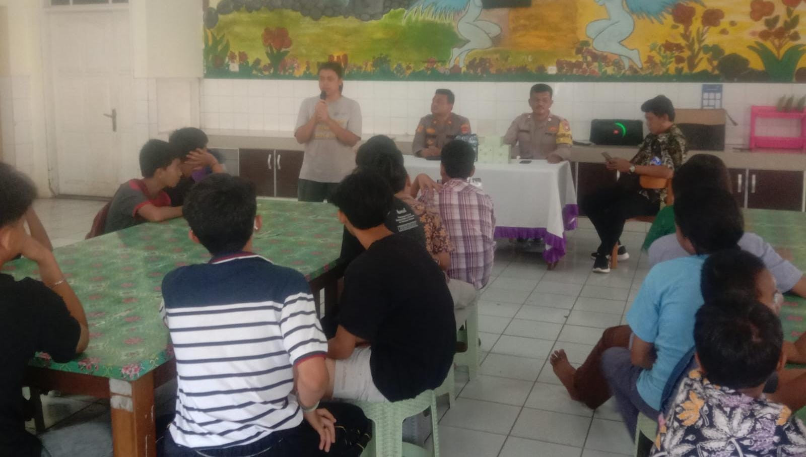 Kapolsek Jatisampurna Kunjungi Yayasan Kampus Diakoneia Modern, Beri Edukasi Bahaya Kenakalan Remaja