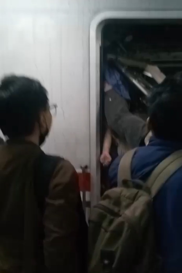 Tabrakan Kereta di Bekasi Timur, KRL Hancur Dihantam Argo Bromo Anggrek