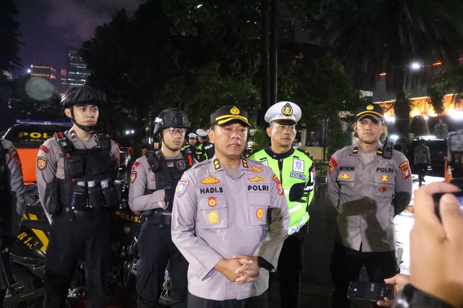 Polda Metro Jaya Gelar Patroli Malam, Sapa Warga Hingga Ojol Beri Himbauan Kamtibmas