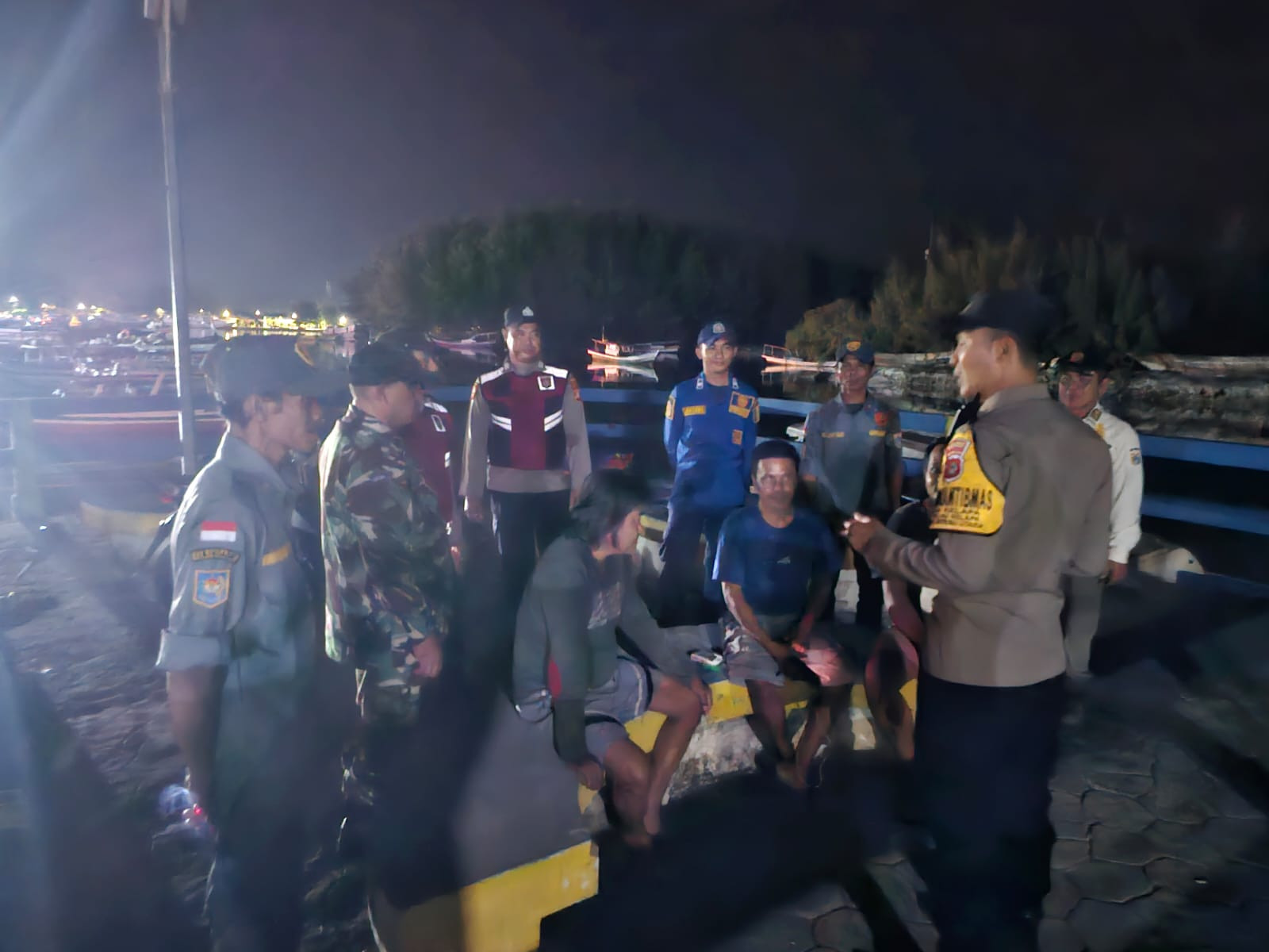 Sinergi TNI-Polri Perkuat Siskamling, Patroli Malam Cegah Gangguan Kamtibmas di Kepulauan Seribu Utara