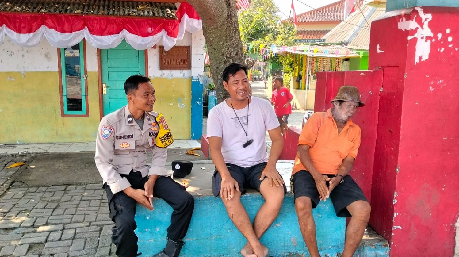 Bhabinkamtibmas Pulau Panggang Sambang Toga, Tomas, dan Toda Ajak Warga Perkuat Kamtibmas
