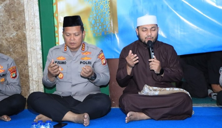 Buka Puasa Bersama dan 'Commander Wish', Kapolres Metro Bekasi Kota Ajak Personel Jaga Kamtibmas Ramadhan dengan Ikhlas
