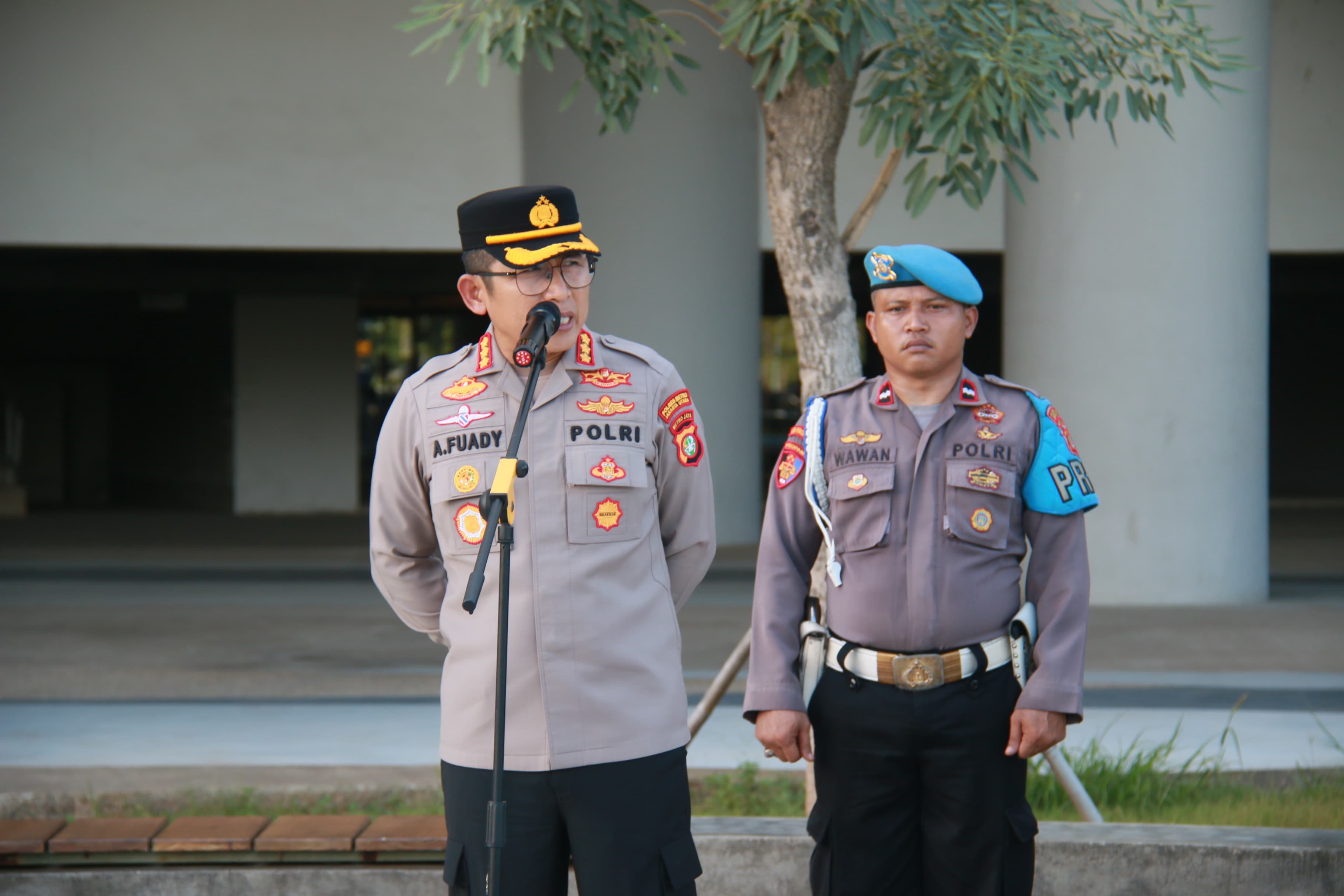 Kapolres Metro Jakarta Utara Pimpin Pengamanan Pertandingan Liga 1 BRI 2025 di JIS