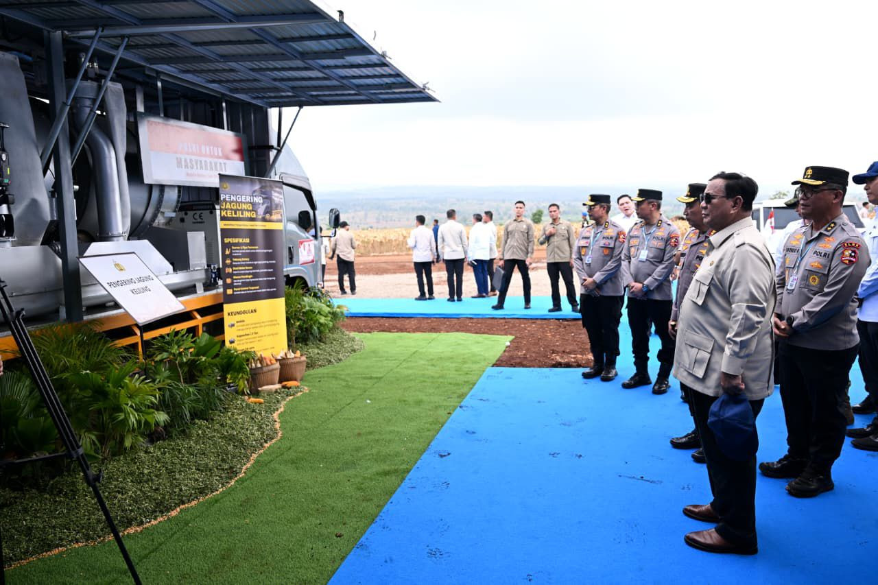 Dari Tuban, Presiden Prabowo Groundbreaking 10 Gudang Pangan Polri dan Luncurkan 166 SPPG