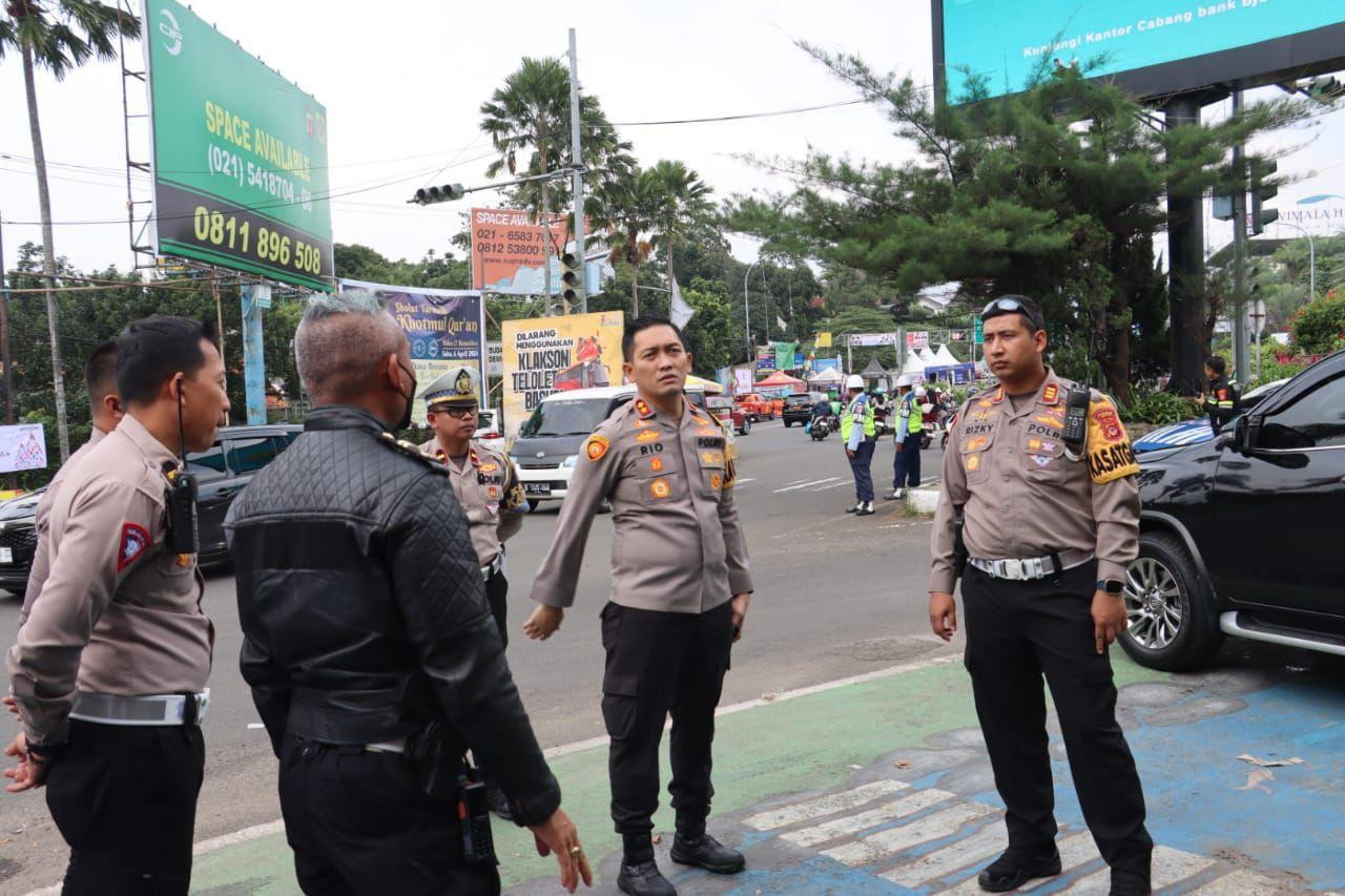 Antisipasi Libur Panjang, Kapolres Bogor Turun Langsung Pantau Lalu Lintas di Puncak