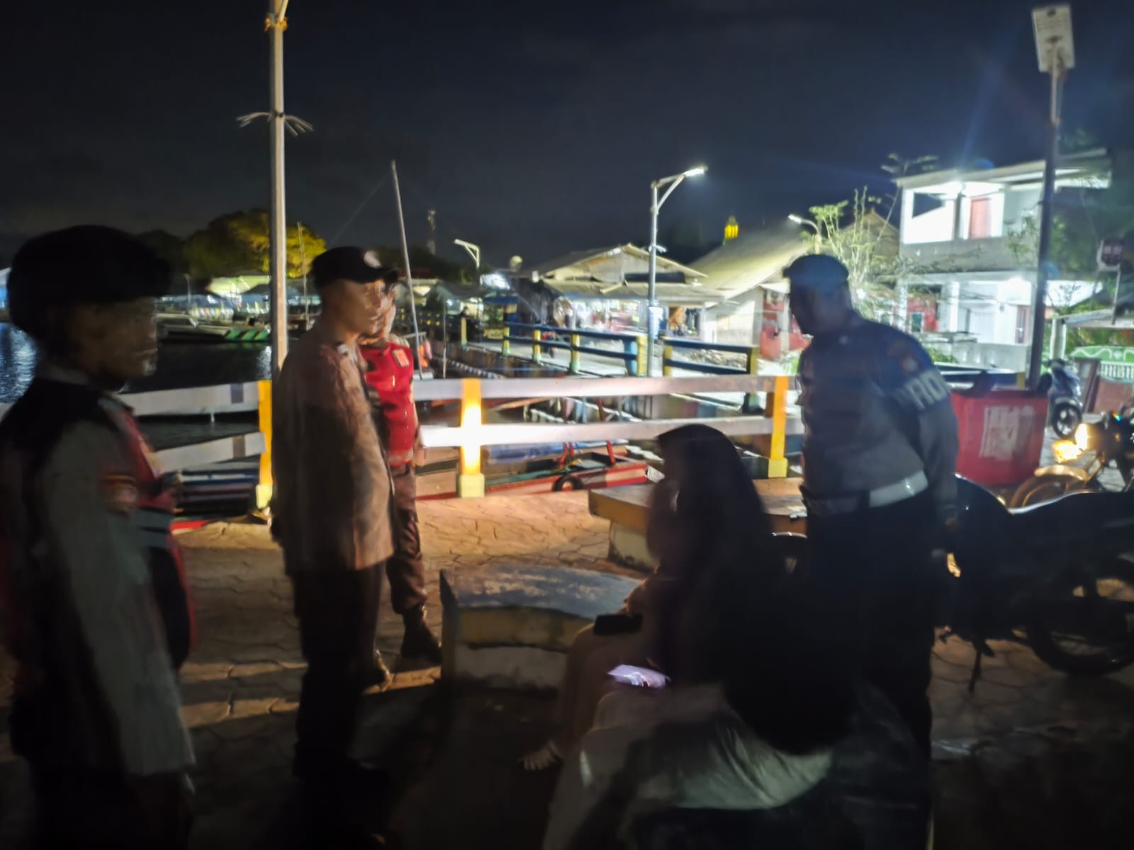 Patroli Malam Ramadhan, Polsek Kepulauan Seribu Utara Bersama TNI dan Satpol PP Perkuat Siskamling Cegah Gangguan Kamtibmas