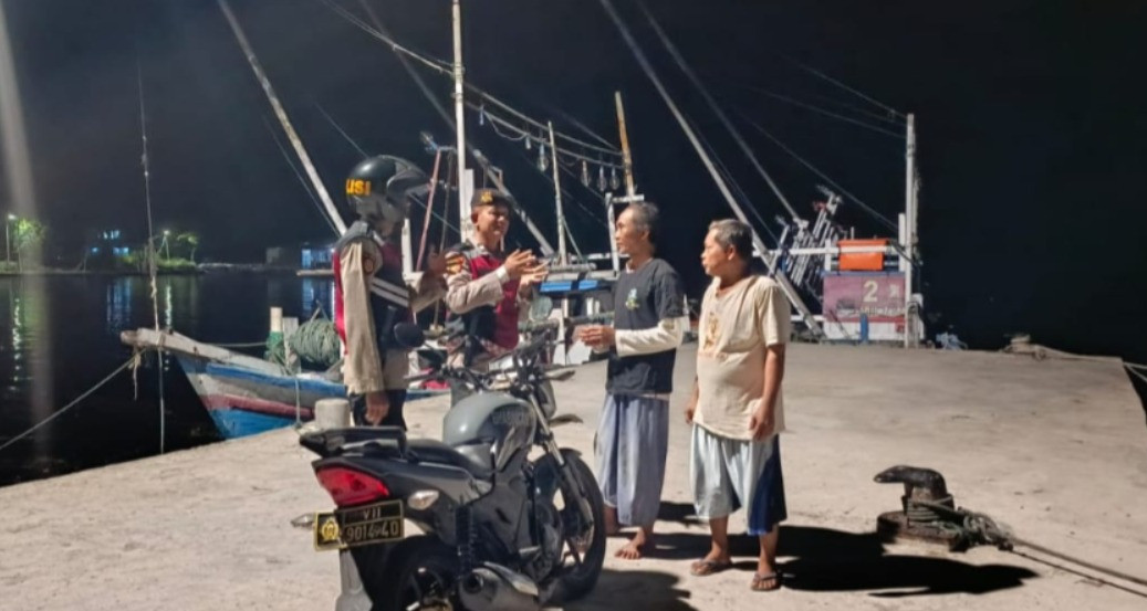 Patroli Malam Gabungan Polsek Kepulauan Seribu Selatan, Sosialisasikan Layanan 110 dan Antisipasi Gangguan Kamtibmas