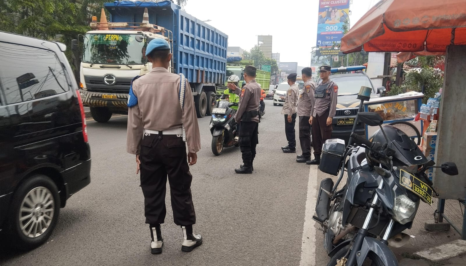 Apel dan Pemantuan di Perbatasan Bekasi-Jakarta Timur Personil Polsek Medansatria