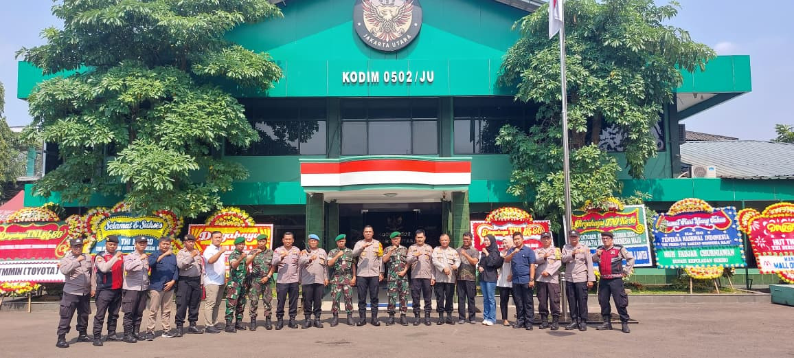 Polres Metro Jakarta Utara Berikan Surprise Party HUT TNI ke-80 di Makodim 0502/JU