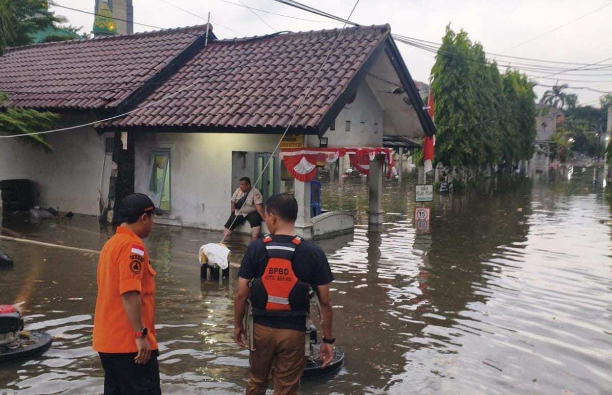 Bhabinkamtibmas Pondok Melati Polsek Pondok Gede "Sigap Bencana"