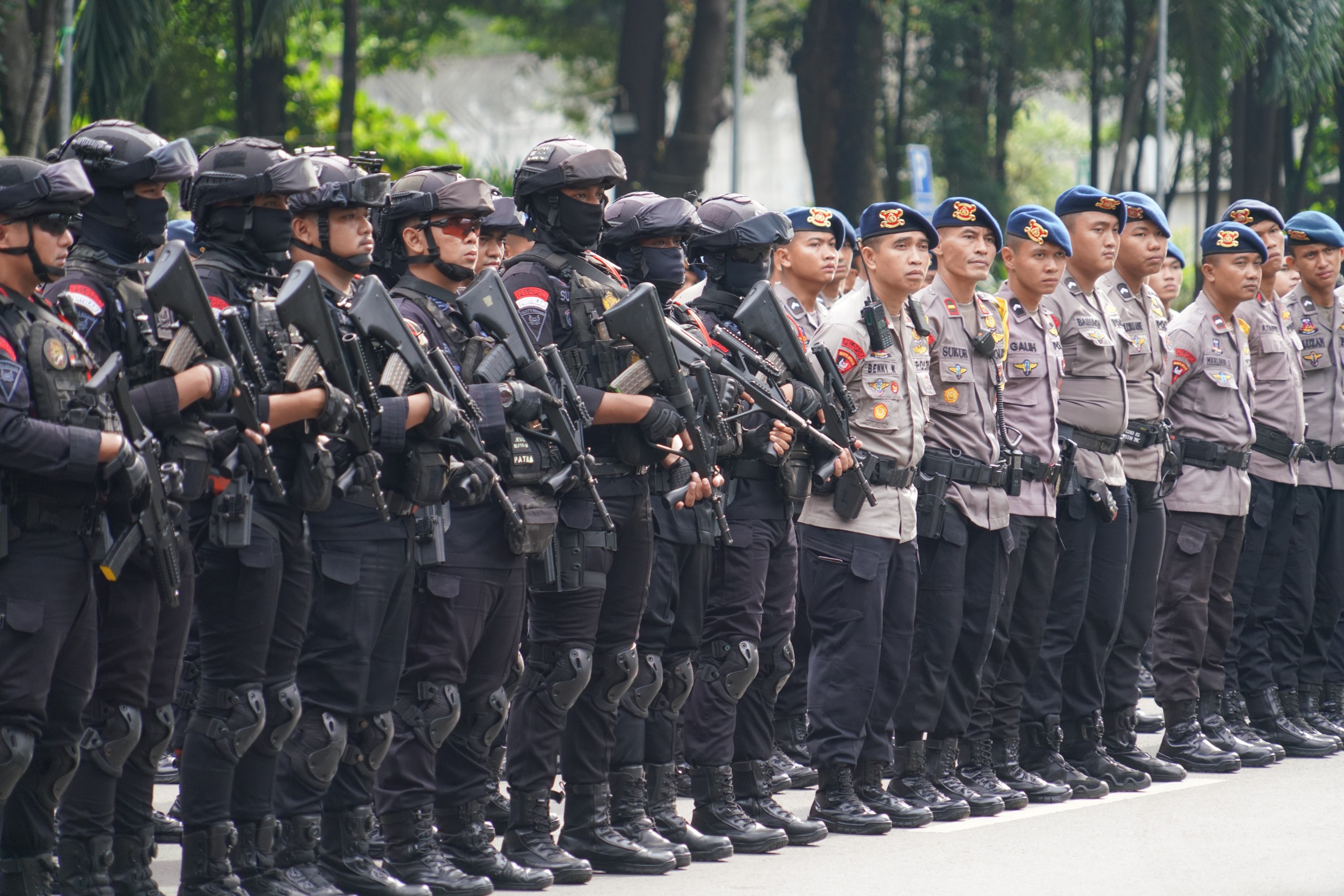Operasi Berantas Jaya 2025: Satuan Brimob Polda Metro Jaya Gelar Patroli Skala Besar Sasar Premanisme dan Pemerasan di Jakarta