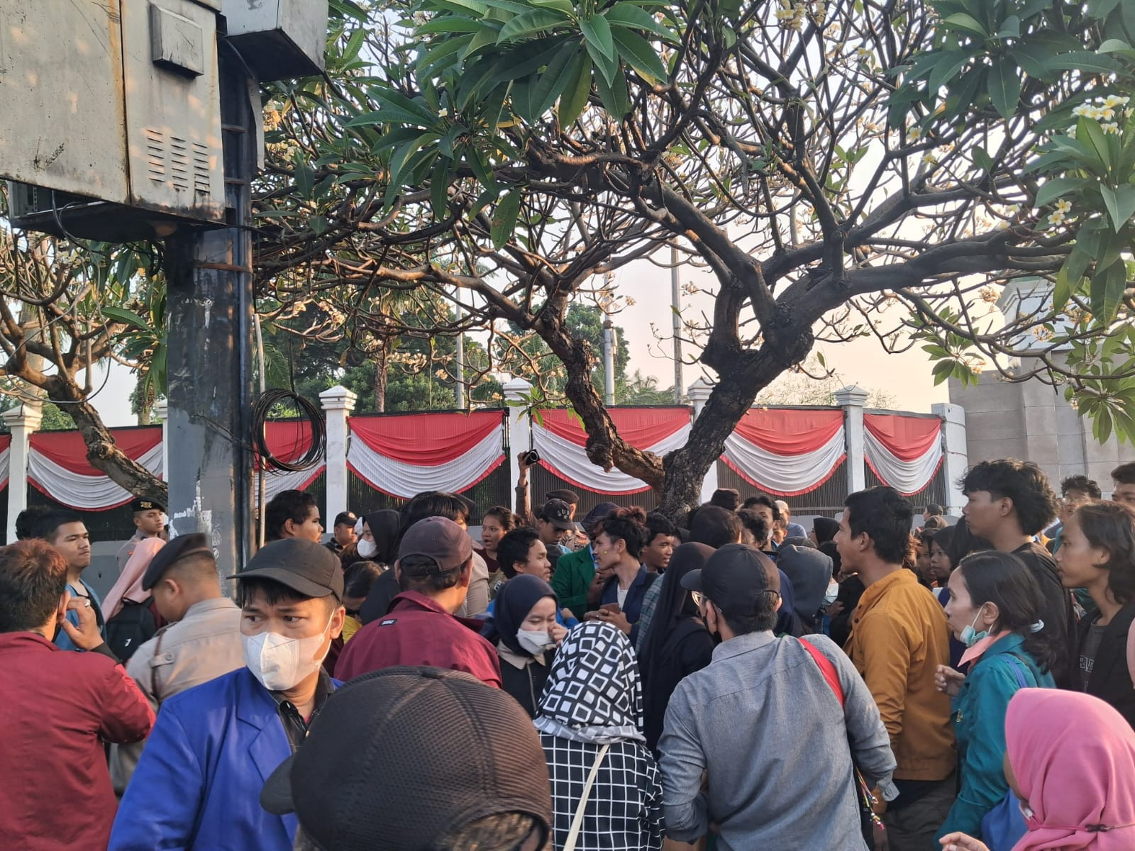 Polisi Kedepankan Pendekatan Humanis Saat Layani Massa Aksi di Depan DPR RI