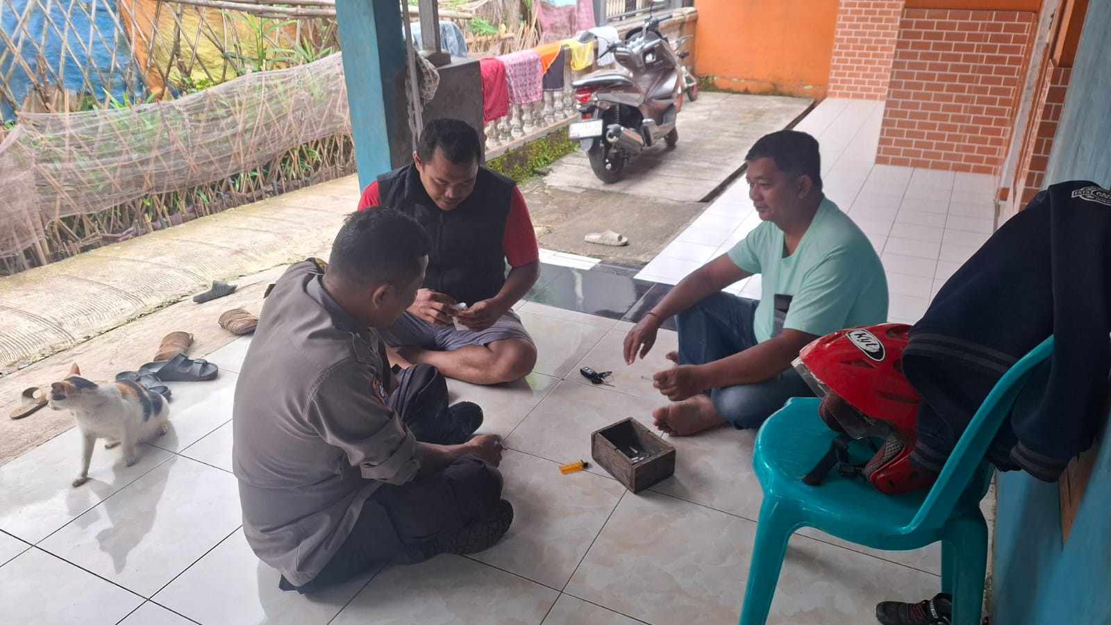 Bhabinkamtibmas Wilayah Hukum Polsek Dramaga Giat Cooling Sistem Sambang Warga Beri Himbauan Ajak Jaga Kondusifitas Cegah Gangguan Kamtibmas
