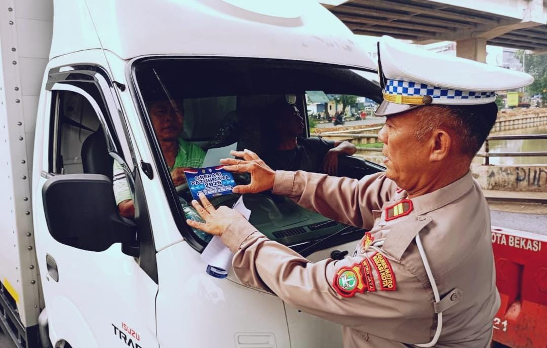 Polsek Bekasi Selatan Gelar Operasi Patuh Jaya 2025 di Jalan KH. Noer Ali Kalimalang