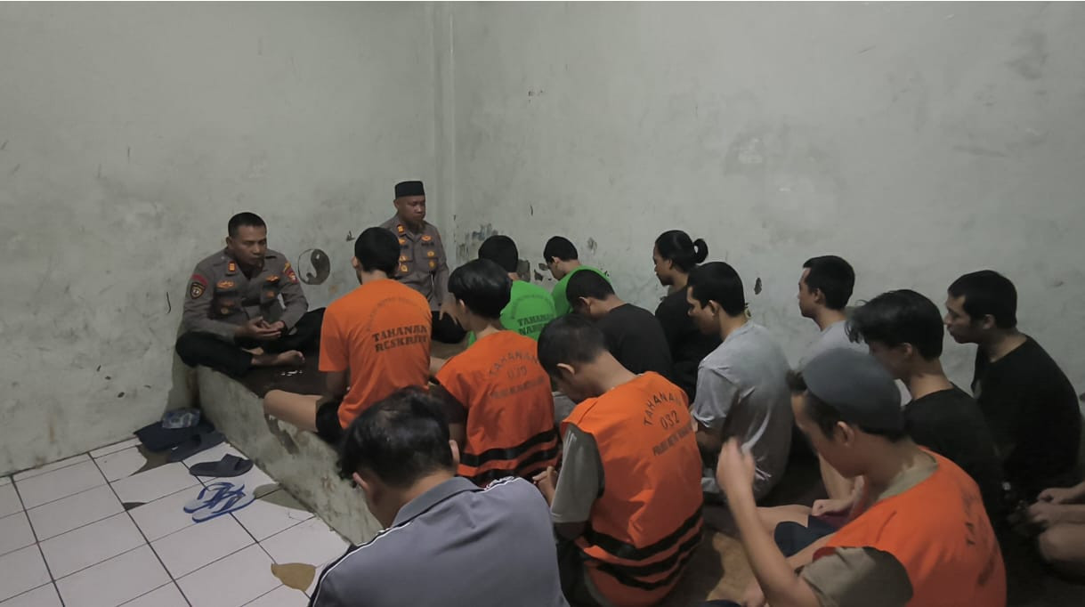 Jumat Berkah, Polsek Bekasi Barat Berikan Pembinaan Rohani dan Mental kepada Para Tahanan