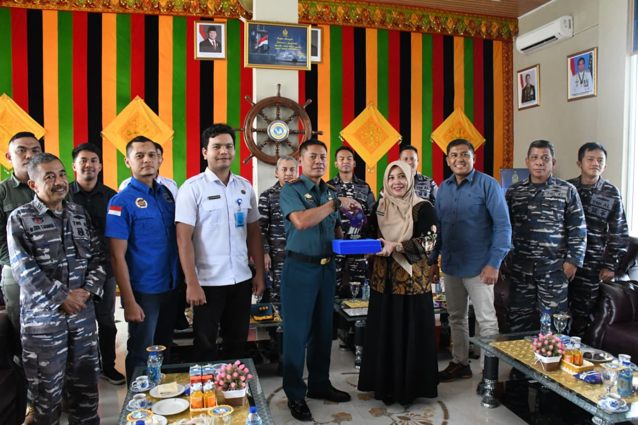 Danlanal Sabang Terima Piagam Penghargaan Dari BNNK Sabang