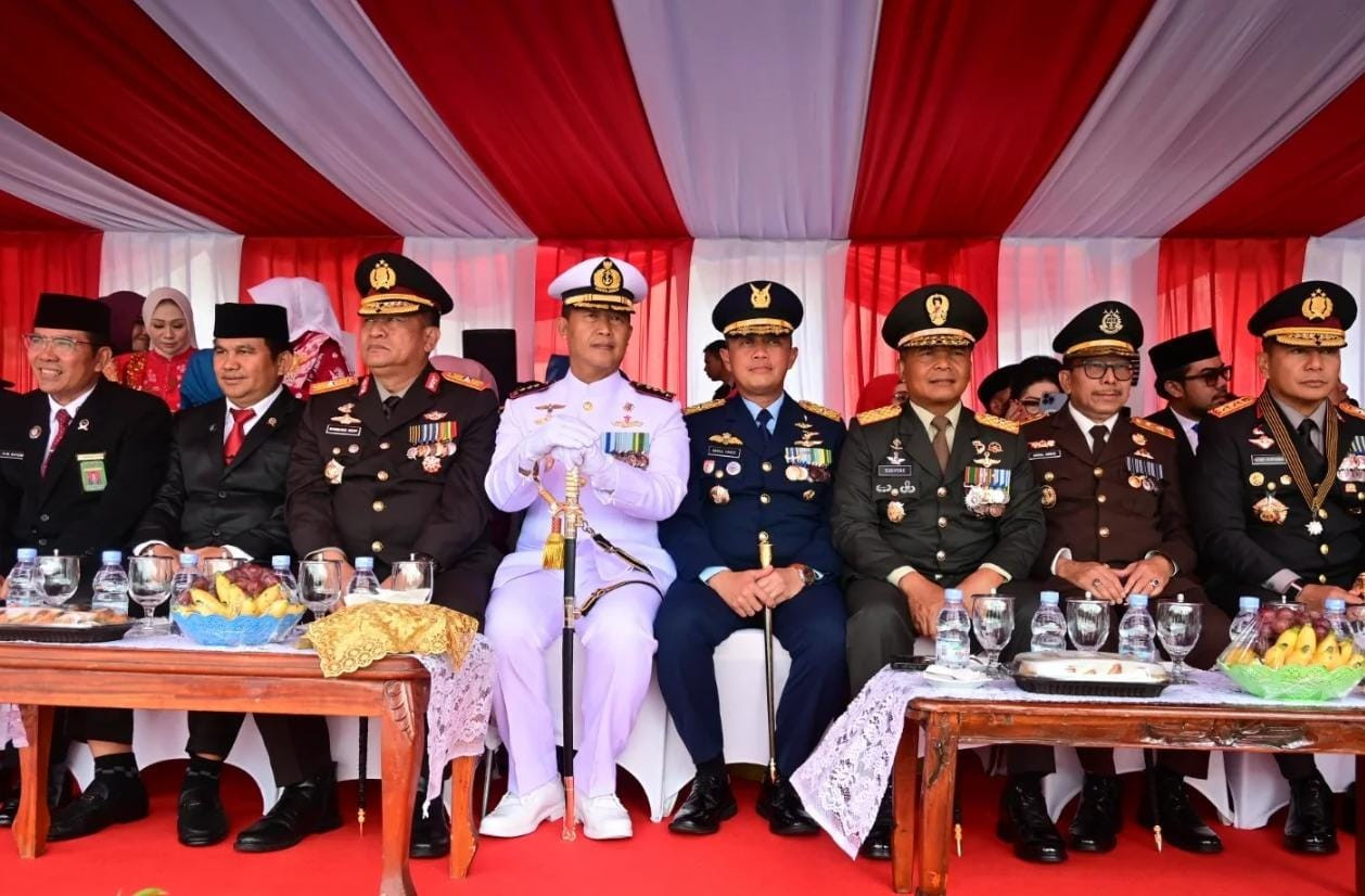 Teguhkan Semangat Bersatu, Berdaulat dan Maju, Danlanal Dumai Ikuti Upacara Bendera Memperingati HUT Ke-80 Kemerdekaan Republik Indonesia