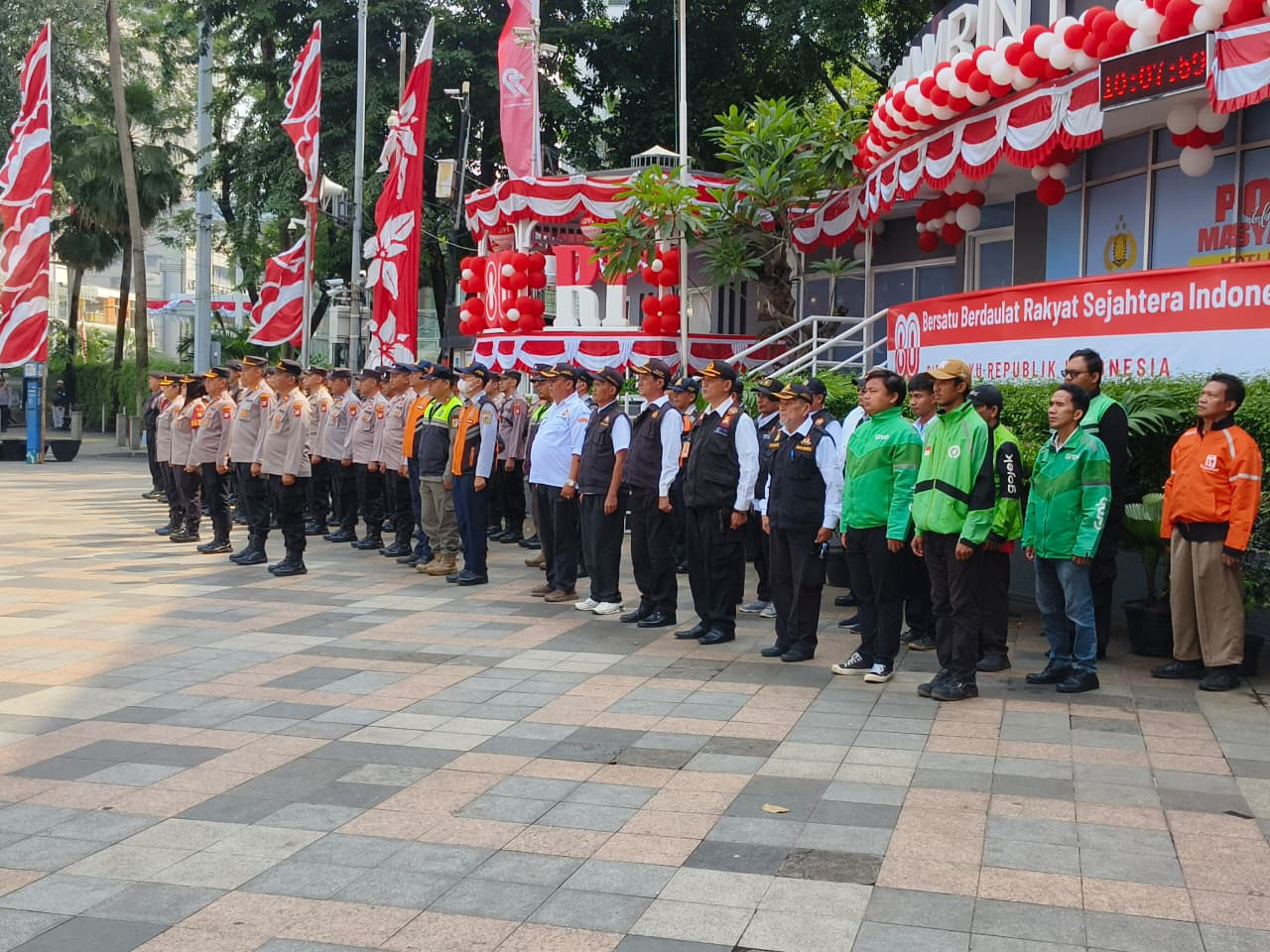 Lagu Indonesia Raya Bergema di Bundaran HI Sambut HUT ke-80 RI
