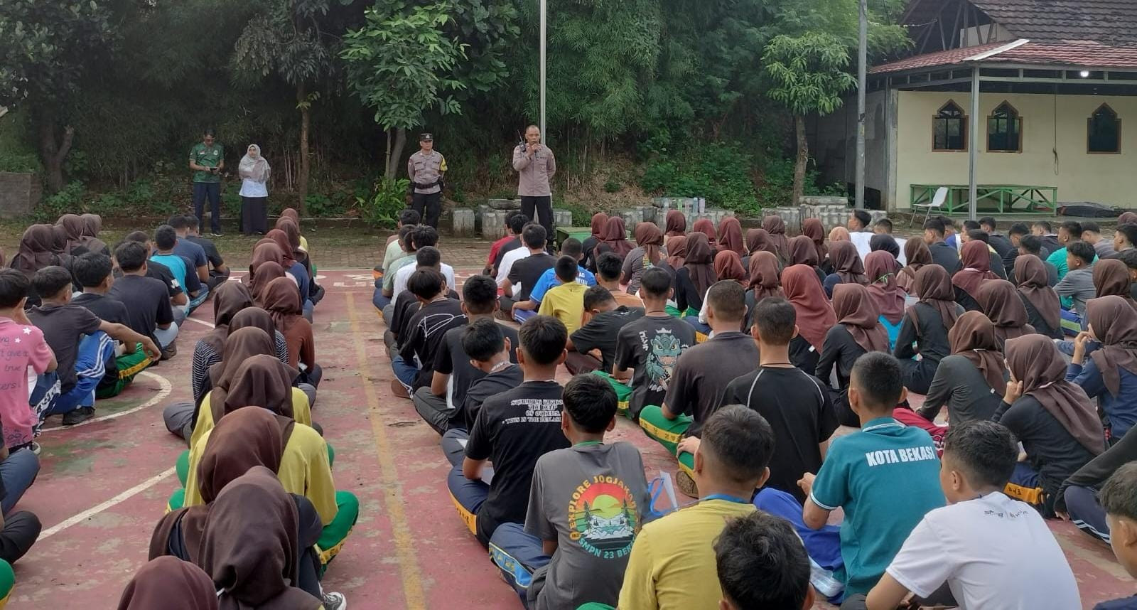 Kanit Binmas Polsek Bekasi Selatan Berikan Penyuluhan Karakter kepada Siswa Baru SMKN 9 Bekasi