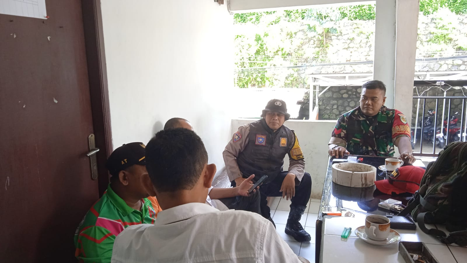 Perkuat Kamtibmas, TNI–Polri Bersama Toga dan Tomas Jalin Sinergitas di Desa Sukamahi