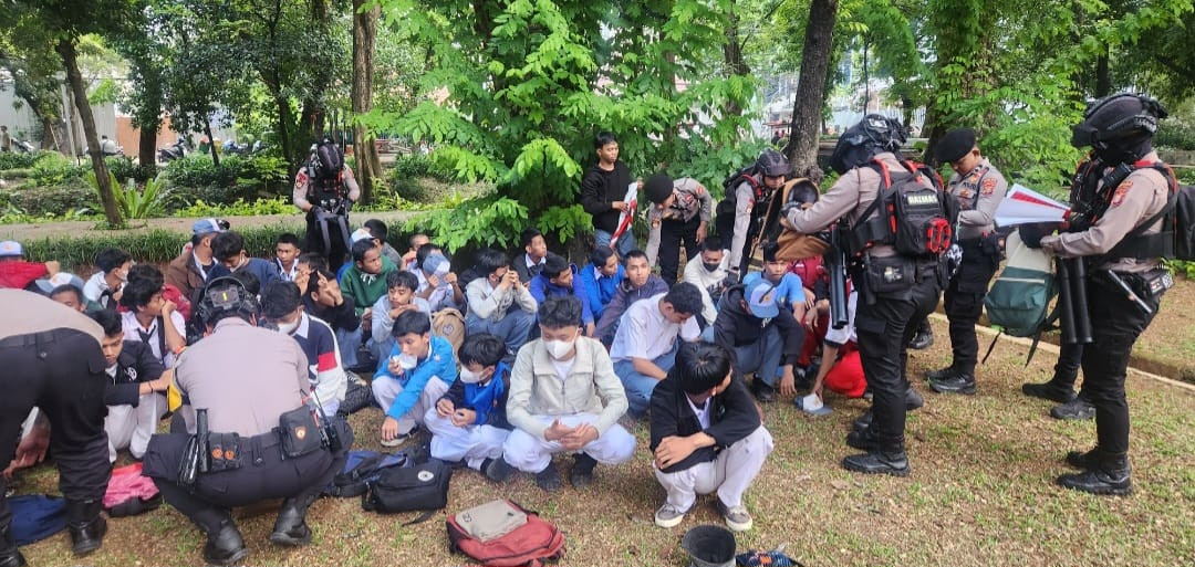Polsek Metro Menteng Amankan Puluhan Siswa SMK yang Hendak Ikut Demonstrasi di Gedung DPR/MPR