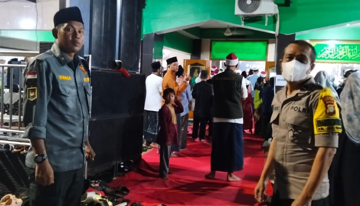 Polsek Pondok Gede Kawal Peringatan Isra Mi'raj dan Santunan Anak Yatim di Masjid Hidayatullah Jatiwarna