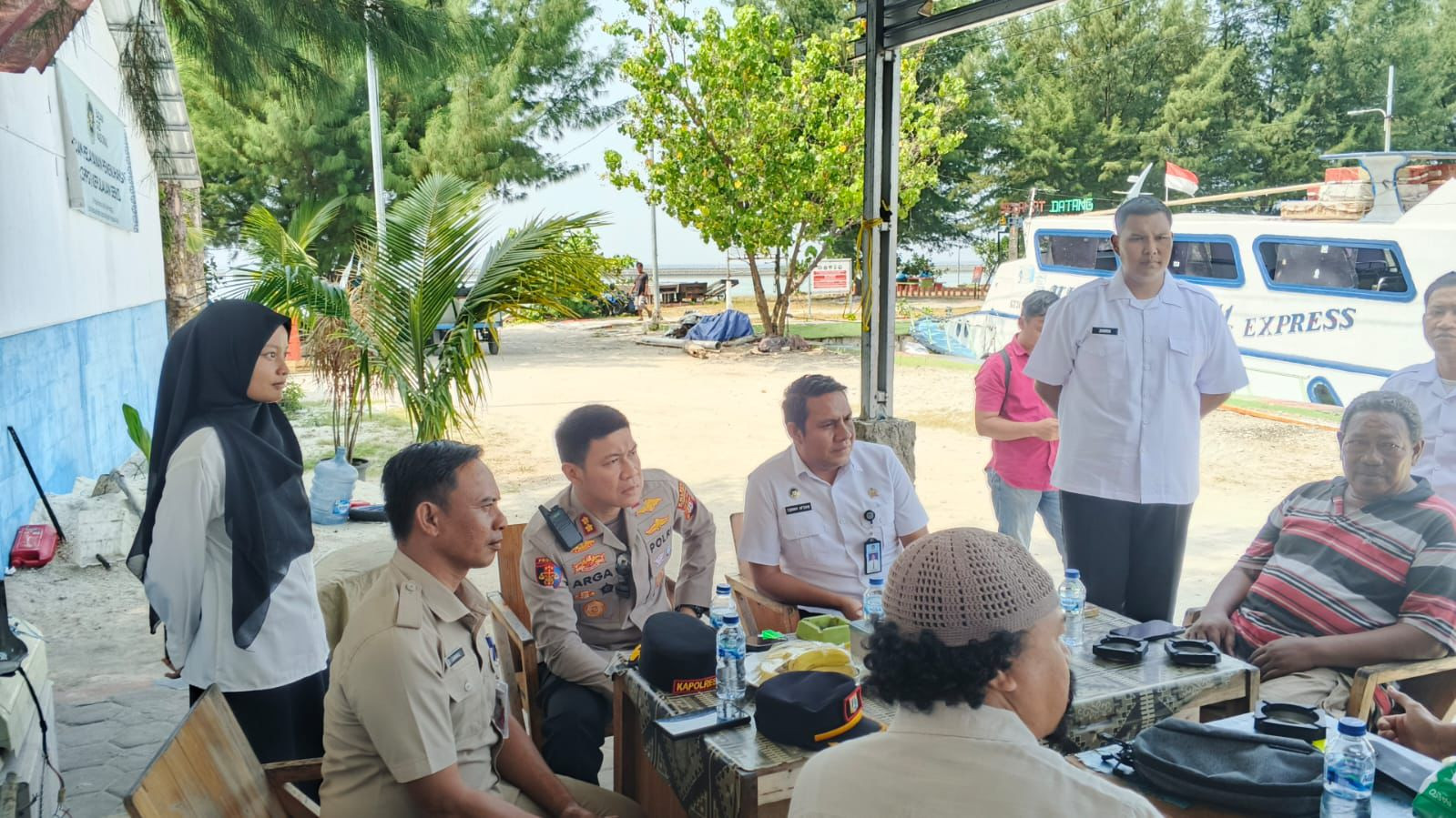 Kapolres Kepulauan Seribu Gelar Jumat Curhat di Pulau Sabira, Ajak Warga Bersinergi Jaga Kamtibmas