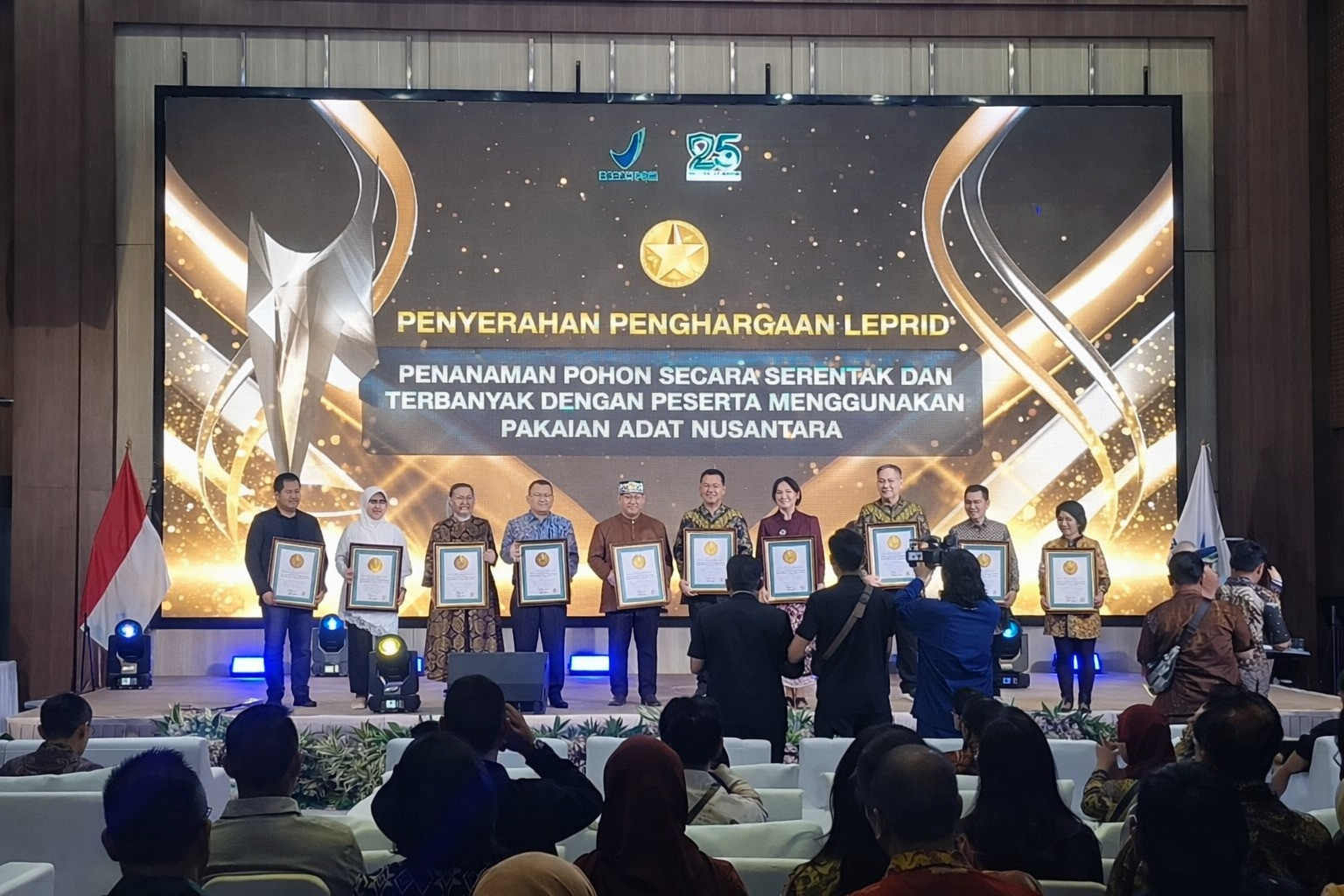 Polri Terima Penghargaan Khusus di Puncak HUT ke-25 BPOM RI, Apresiasi Sinergi Pengawasan Obat dan Makanan