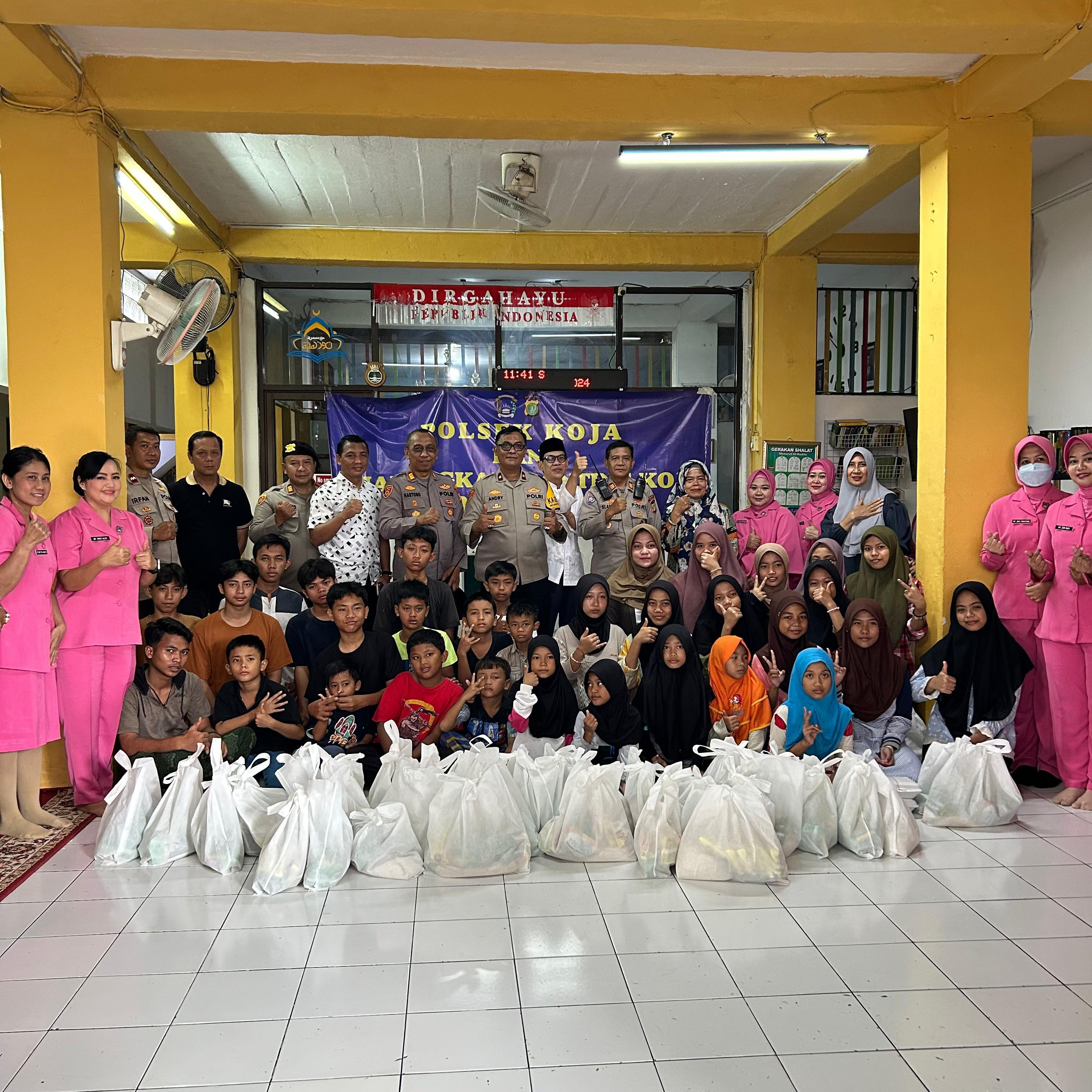 Polsek Koja dan Bhayangkari Ranting Koja Gelar Bakti Sosial Berbagi Kasih di Yayasan Nuruz Zahroh Kelurahan Koja