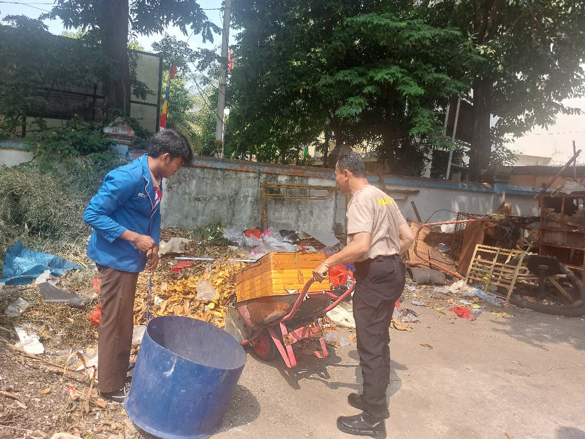 Polsek Kelapa Gading Gelar Aksi "Merdeka Bersama Masyarakat", Percantik Lingkungan RW 014 Pegangsaan Dua
