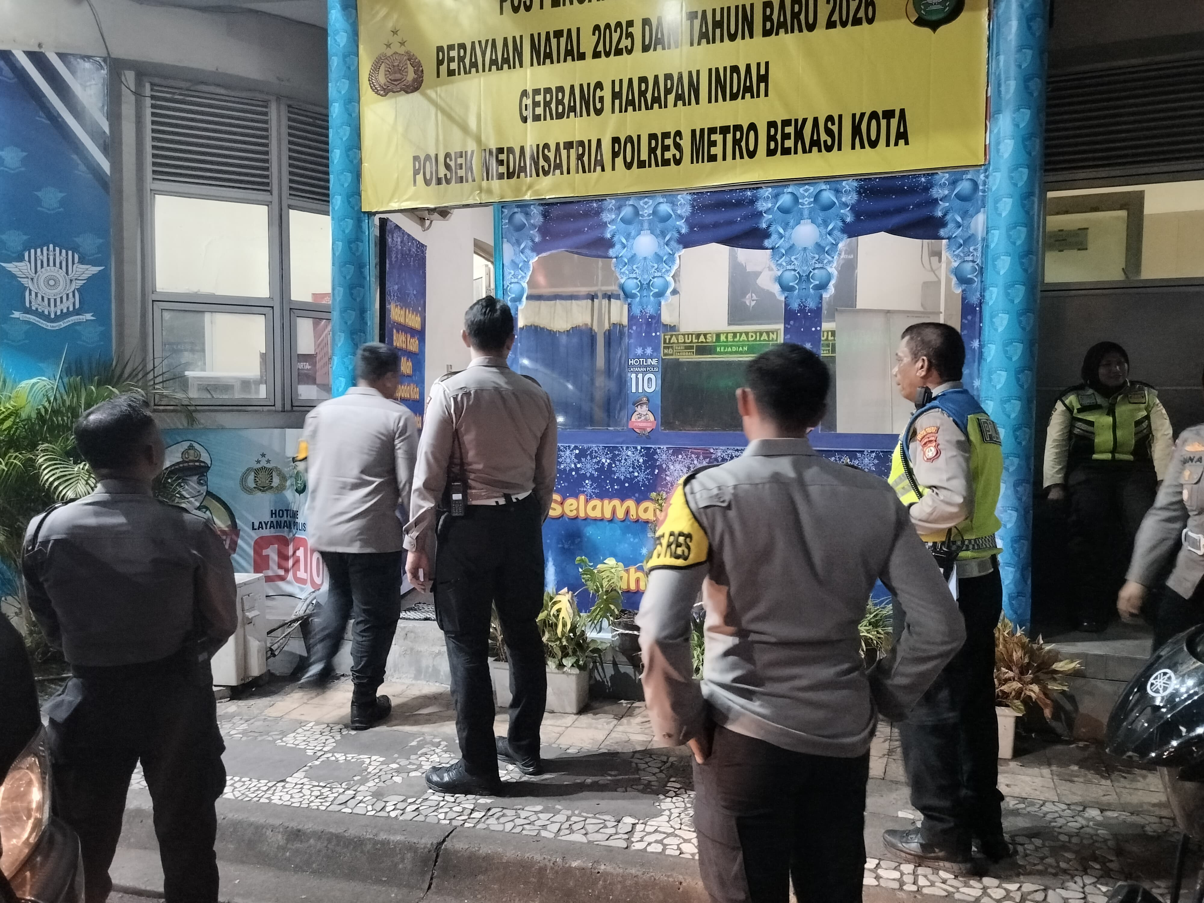 Kapolres Metro Bekasi Kota Kunjungi Pos Pengamanan Natal 2025 di Gerbang Harapan Indah
