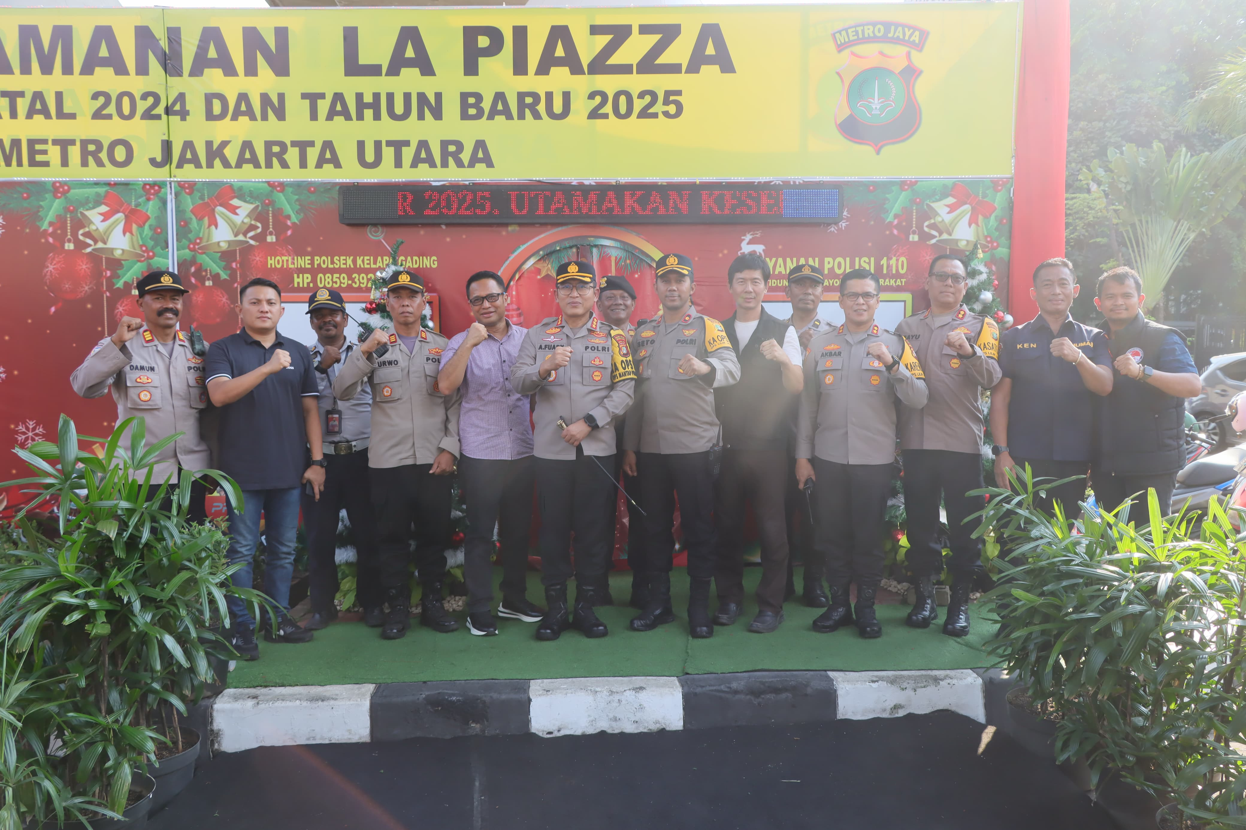 Kapolres Metro Jakarta Utara Tinjau Pos PAM Lapiazza Kelapa Gading: Pastikan Kesiapan Pengamanan Operasi Lilin Jaya 2024