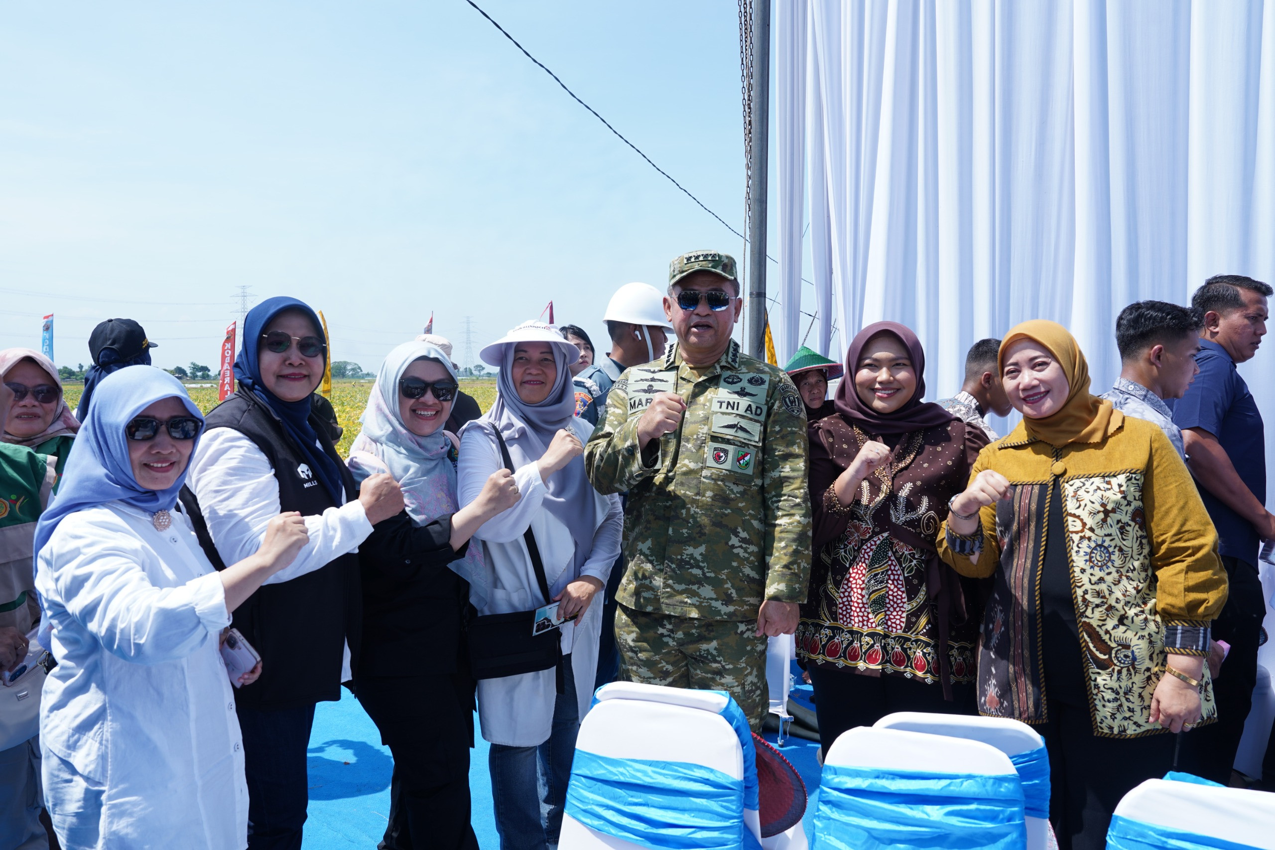 Dukung Ketahanan Pangan Nasional, Kasad Hadiri Panen Raya Kedelai di Nganjuk