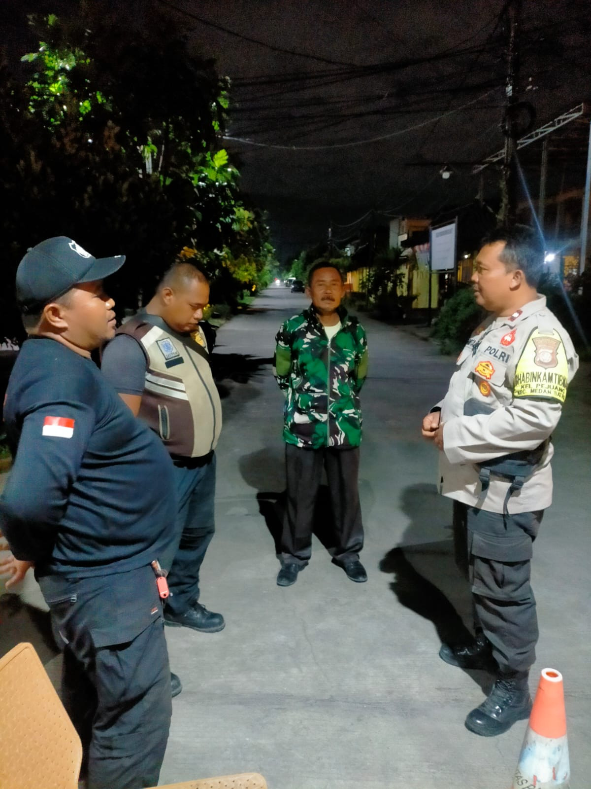 Jaga Keamanan Malam Hari, Polsek Medan Satria Sambangi Pos Siskamling Perumahan Permata