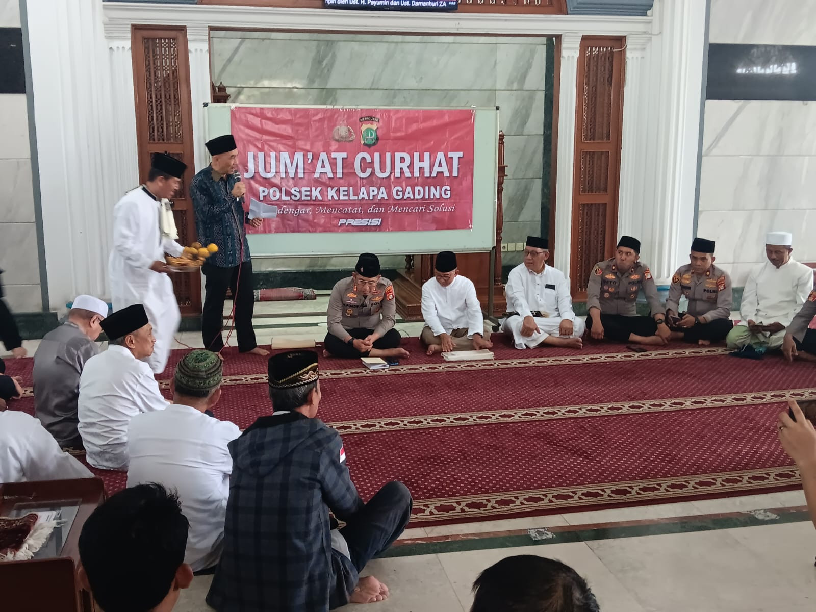 Kapolres Metro Jakarta Utara Sholat Jumat Bersama Warga: Wujud Sinergi Polri dan Masyarakat