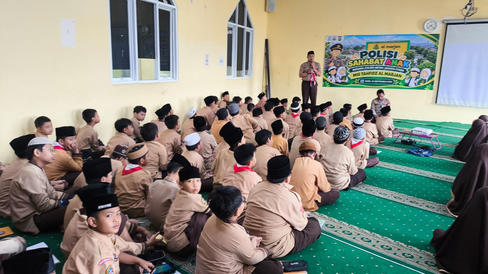 Polisi Sahabat Anak Hadir di SD Al Marjan, 180 Siswa Diajak Kenali Rambu Lalu Lintas