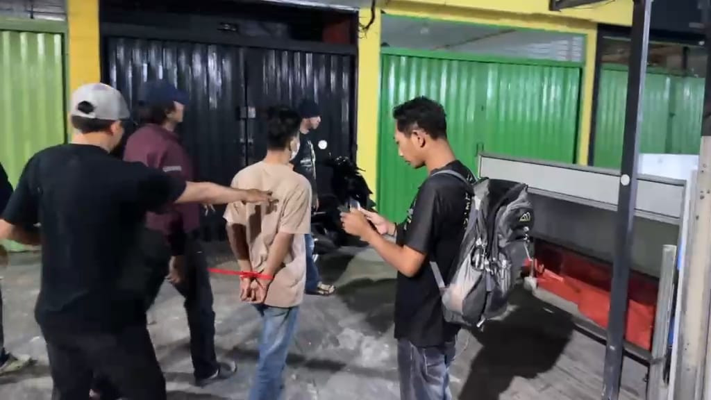 Aksi Pencuri Motor di Showroom Terbongkar, Resmob Polres Metro Tangerang Kota Tangkap Eksekutor dan Kejar Rekannya