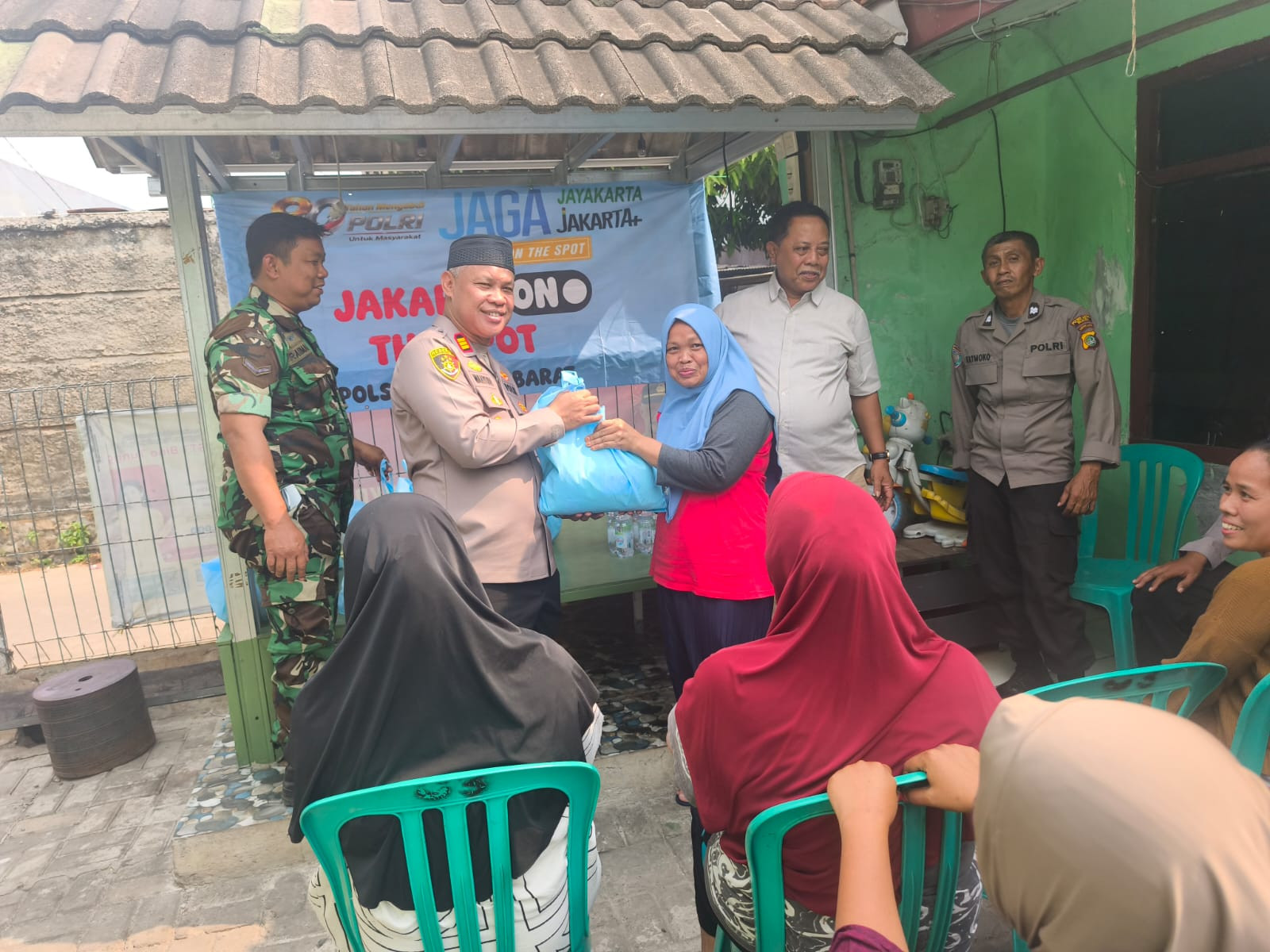 Kapolsek Bekasi Barat Gelar Jakarta On The Spot di Jakasampurna, Ajak Warga Cegah Tawuran dan Judi Online