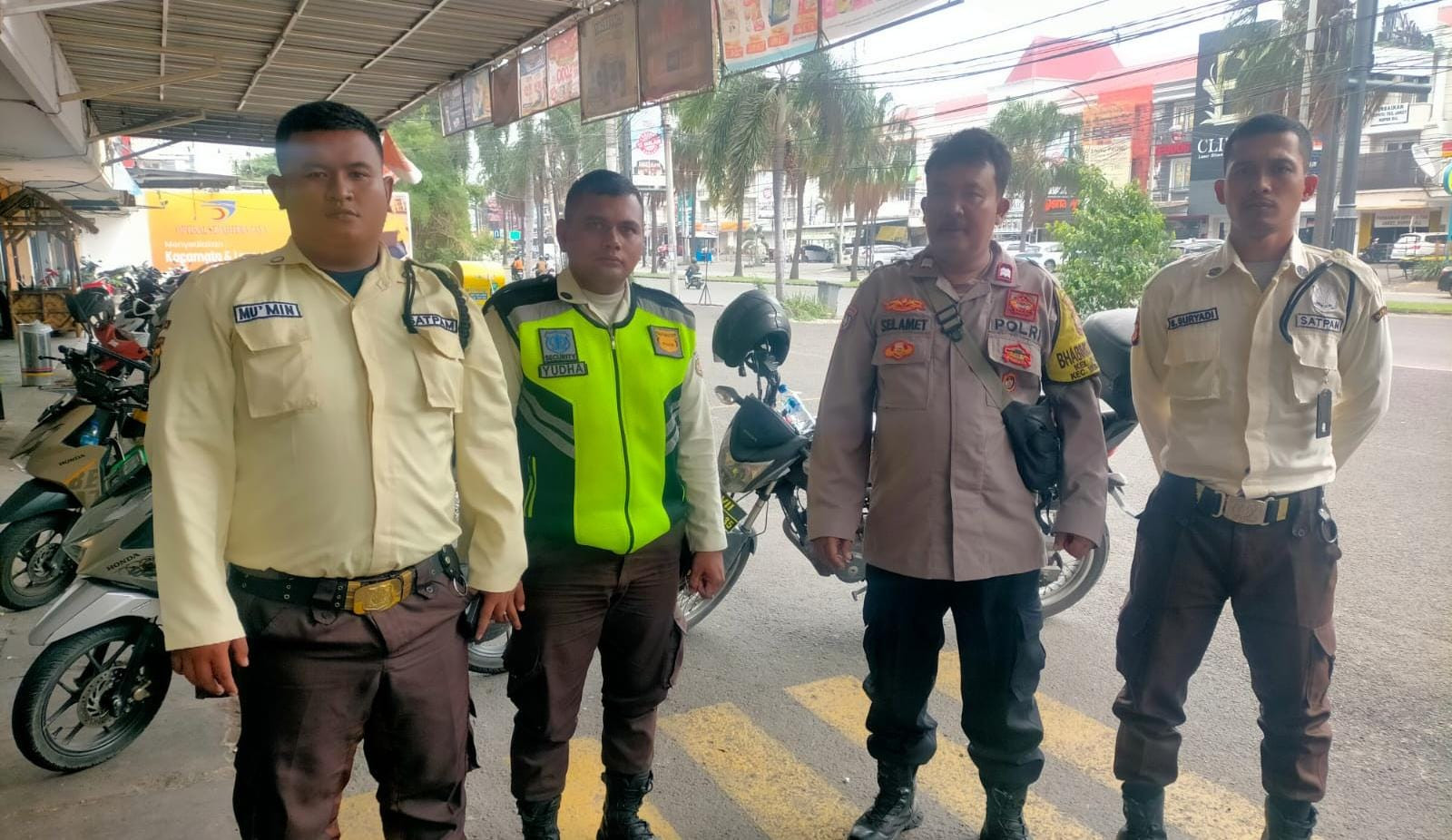 Himbauan Cegah Gangguan Kamtibmas dan Curanmor, Bhabinkamtibmas Pejuang Patroli dan Imbau Warga Waspada