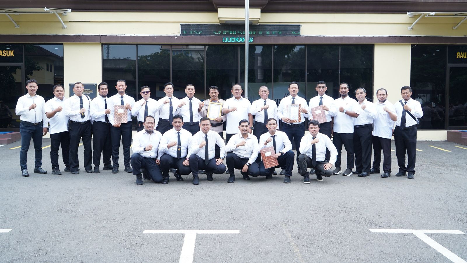 Personel Sat Intelkam Terima Penghargaan Kapolres Metro Jakarta Utara atas Pengungkapan Curanmor