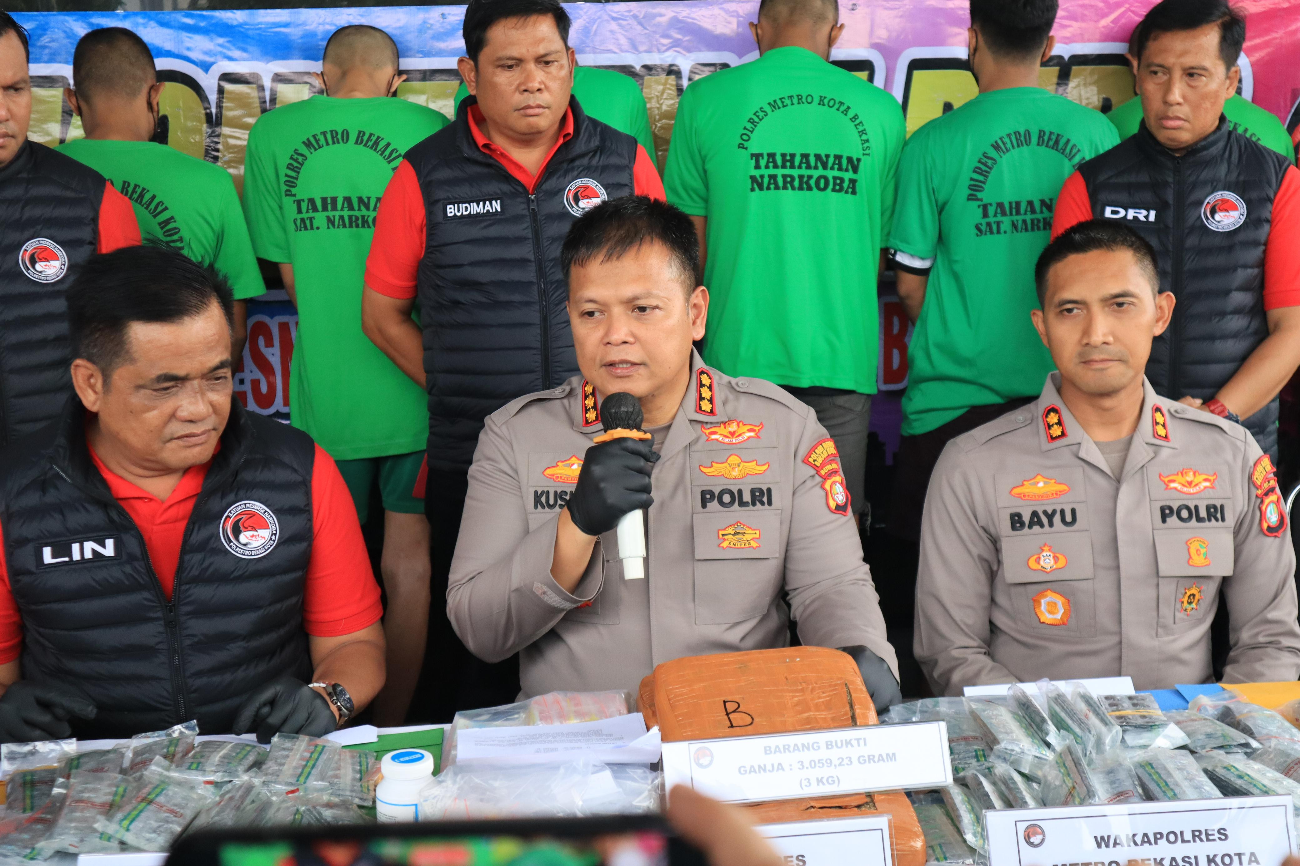 Polres Metro Bekasi Kota Gagalkan Peredaran 3 Kg Ganja, 2 Pengedar Ditangkap