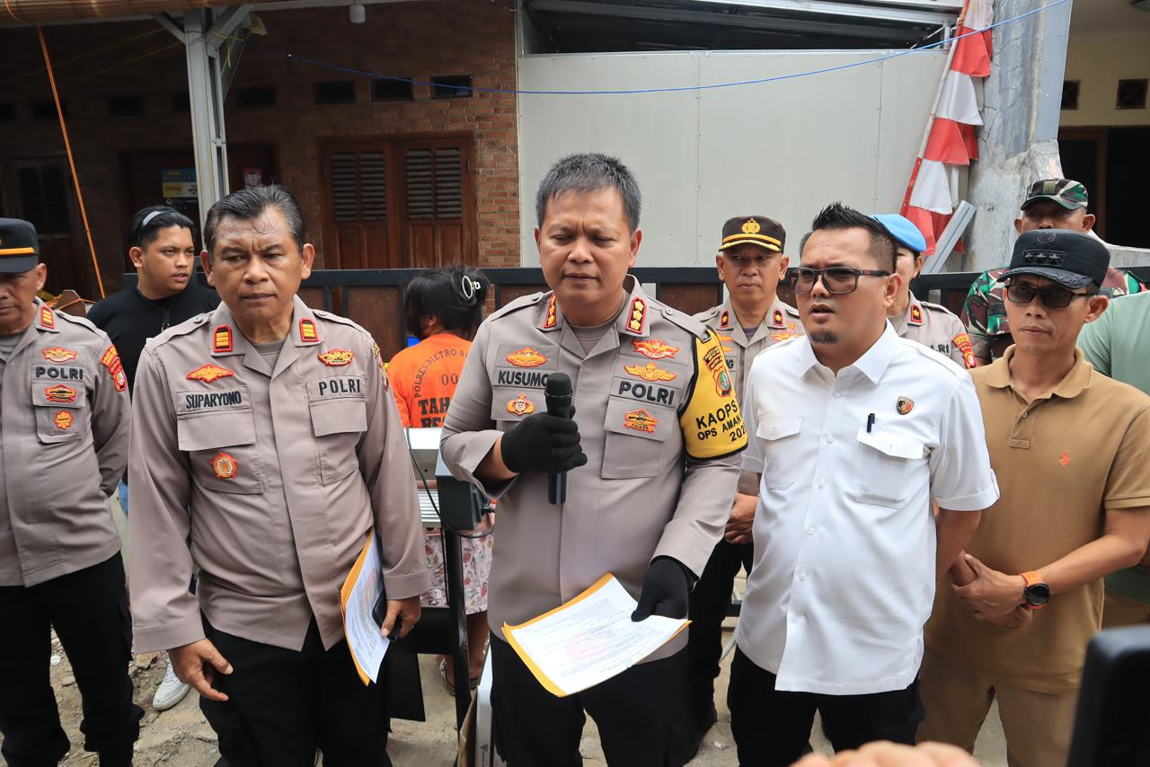 POLRES METRO BEKASI KOTA UNGKAP KASUS PRODUKSI SABUN CAIR PALSU BEROMSET RP 1 MILIAR, PELAKU DIJERAT UU PERLINDUNGAN KONSUMEN