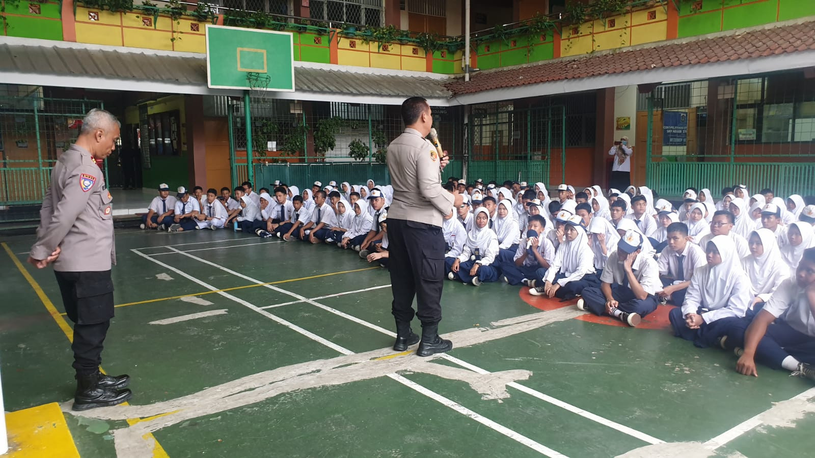 Kapolsek Koja Ajak Pelajar SMPN 279 Jaga Persatuan dan Cegah Tawuran