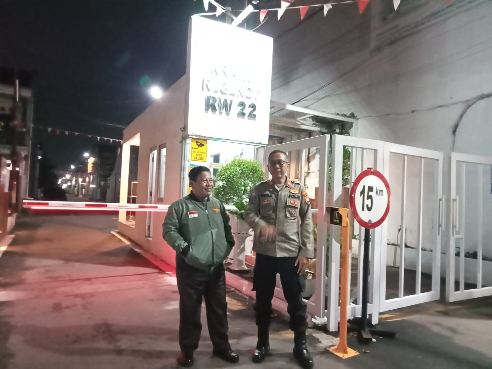 Pastikan Situasi Kondusif, Polsek Bekasi Barat Lakukan Patroli Siskamling