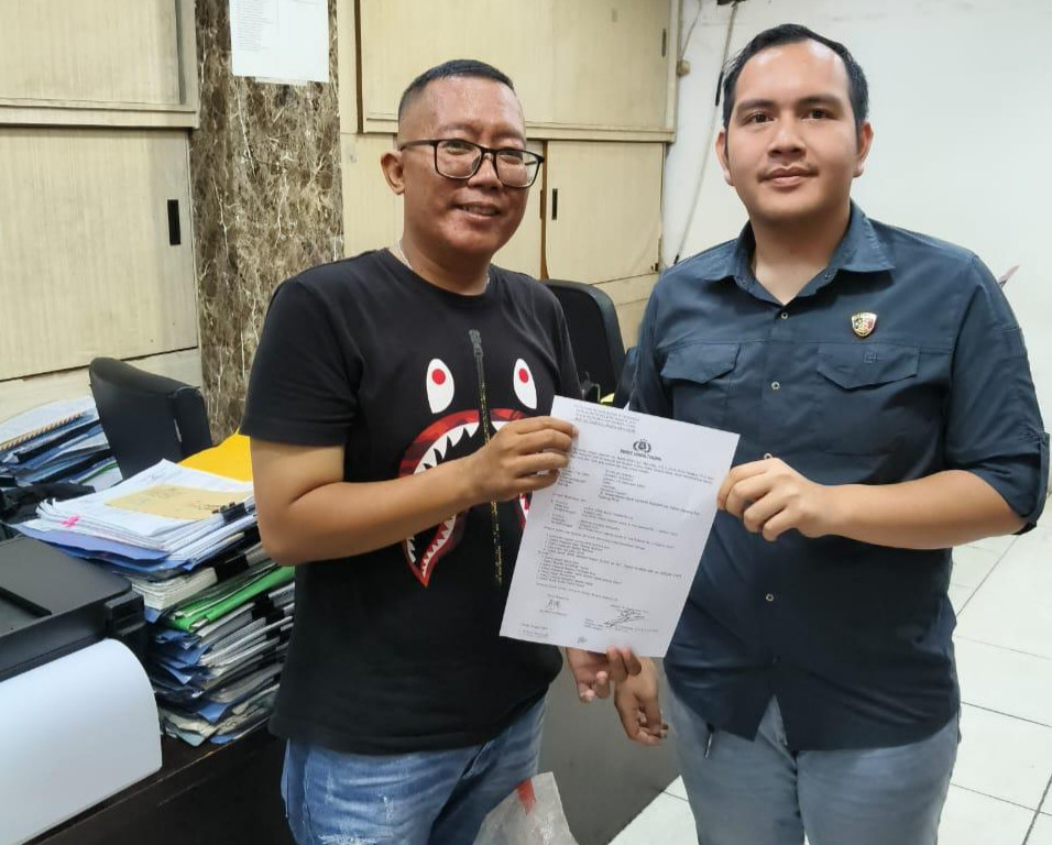 Polres Metro Jakarta Utara Fasilitasi Penyerahan Barang Hasil Penjarahan di Rumah Ahmad Sahroni kepada Keluarga